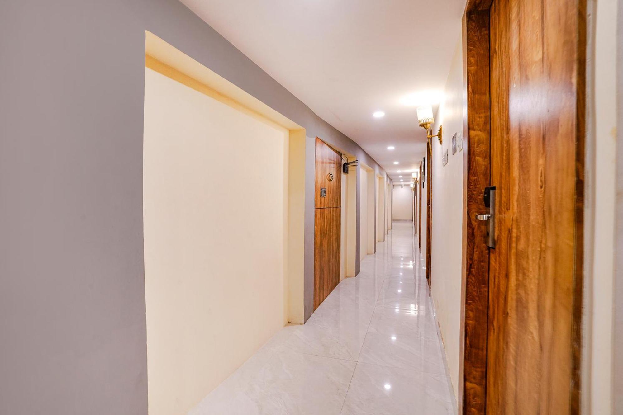 Fabhotel Grand Prime Nr Nesco Hotel Bombay Exterior foto